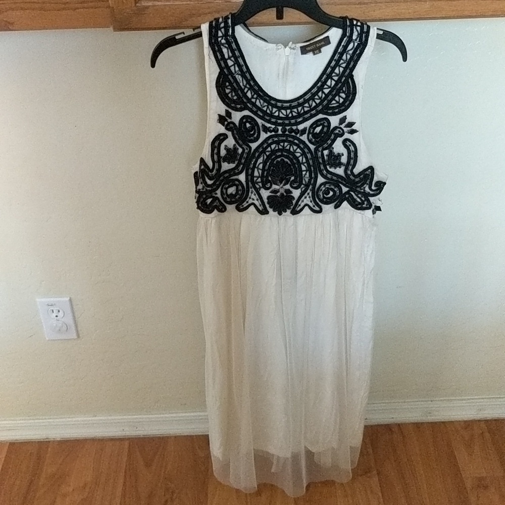 Cute dress length 38 inches pit to pit 16 inches